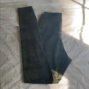 Colorful Koala Green Camo Leggings size M